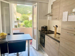 Appartement F2 rénové centre-ville proche cures - FR-1-703-192